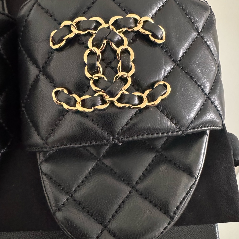 Brand New (NIB) CHANEL Goatskin Quilted Interlock CC Mules/Sandals/Slides Sz 40 - Picture 4 of 10